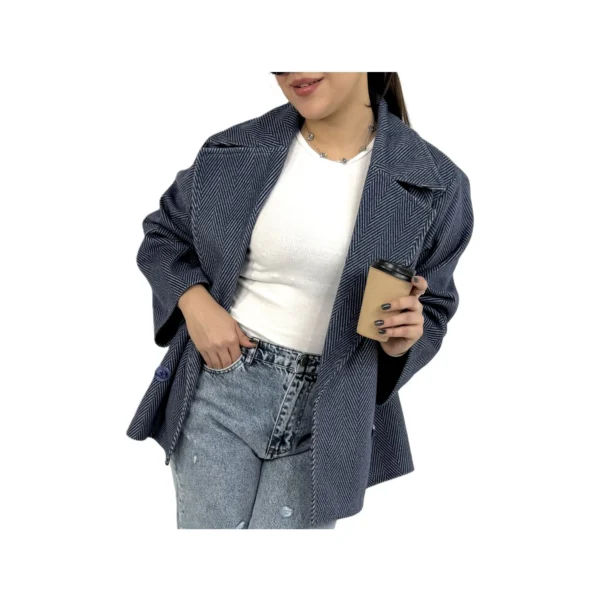 پالتو کوتاه جناقی زنانه | خرید پالتو فوتر یقه انگلیسی فری سایز برند پانیذ ۵۸۸ - Image 2