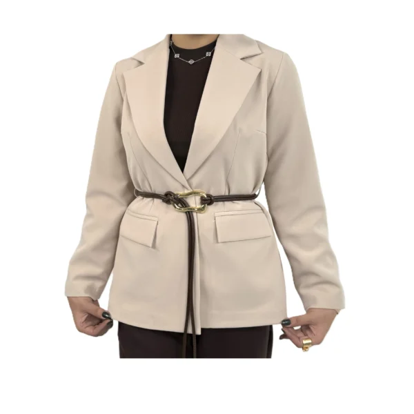 کت رامونا مازراتی زنانه | خرید کت یقه انگلیسی کرپ با کمربند برند پانیذ کد۷۰۴ - Image 4